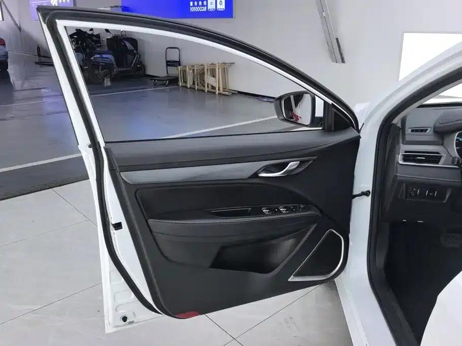 Geely Emgrand 2021 UP 1.5L CVT Luxury Edition — миниатюра 7