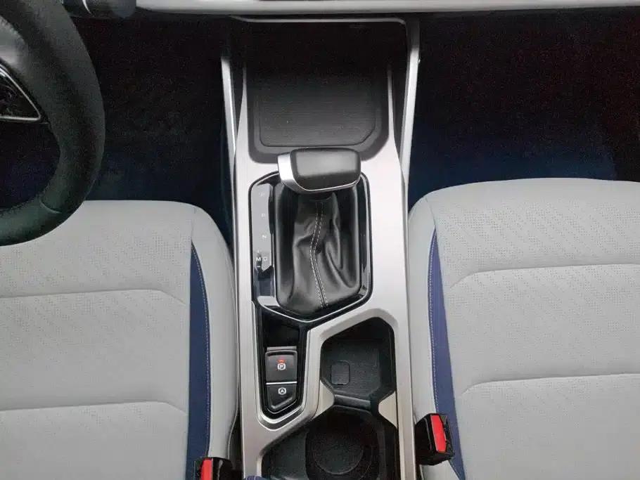 Geely Emgrand 2022 4th Generation 1.5L CVT Flagship Edition — миниатюра 16