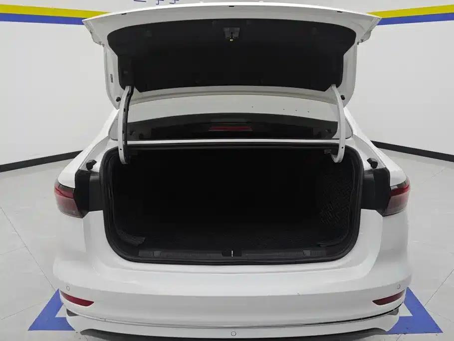 Geely Emgrand 2022 4th Generation 1.5L CVT Flagship Edition — миниатюра 4