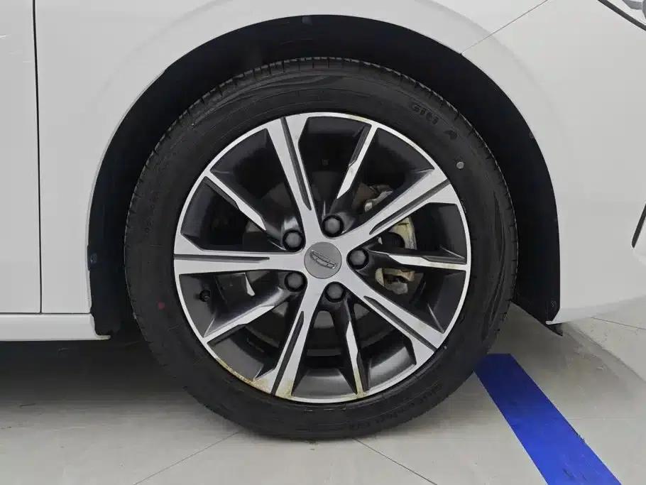 Geely Emgrand 2022 4th Generation 1.5L CVT Flagship Edition — миниатюра 6