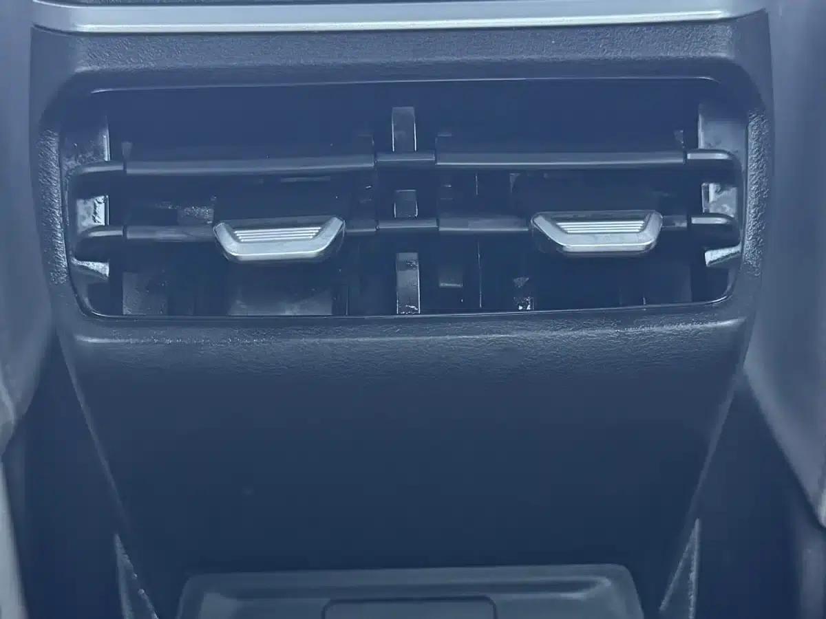 Geely Emgrand 2022 4th Generation 1.5L CVT Flagship Edition — миниатюра 13