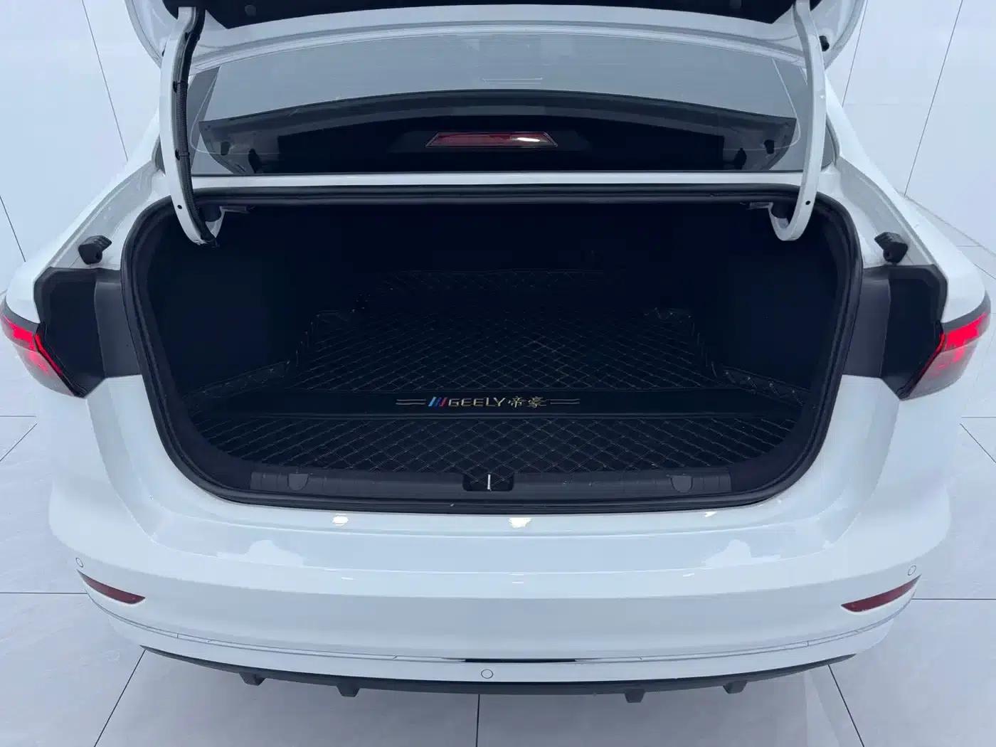 Geely Emgrand 2022 4th Generation 1.5L CVT Flagship Edition — миниатюра 15