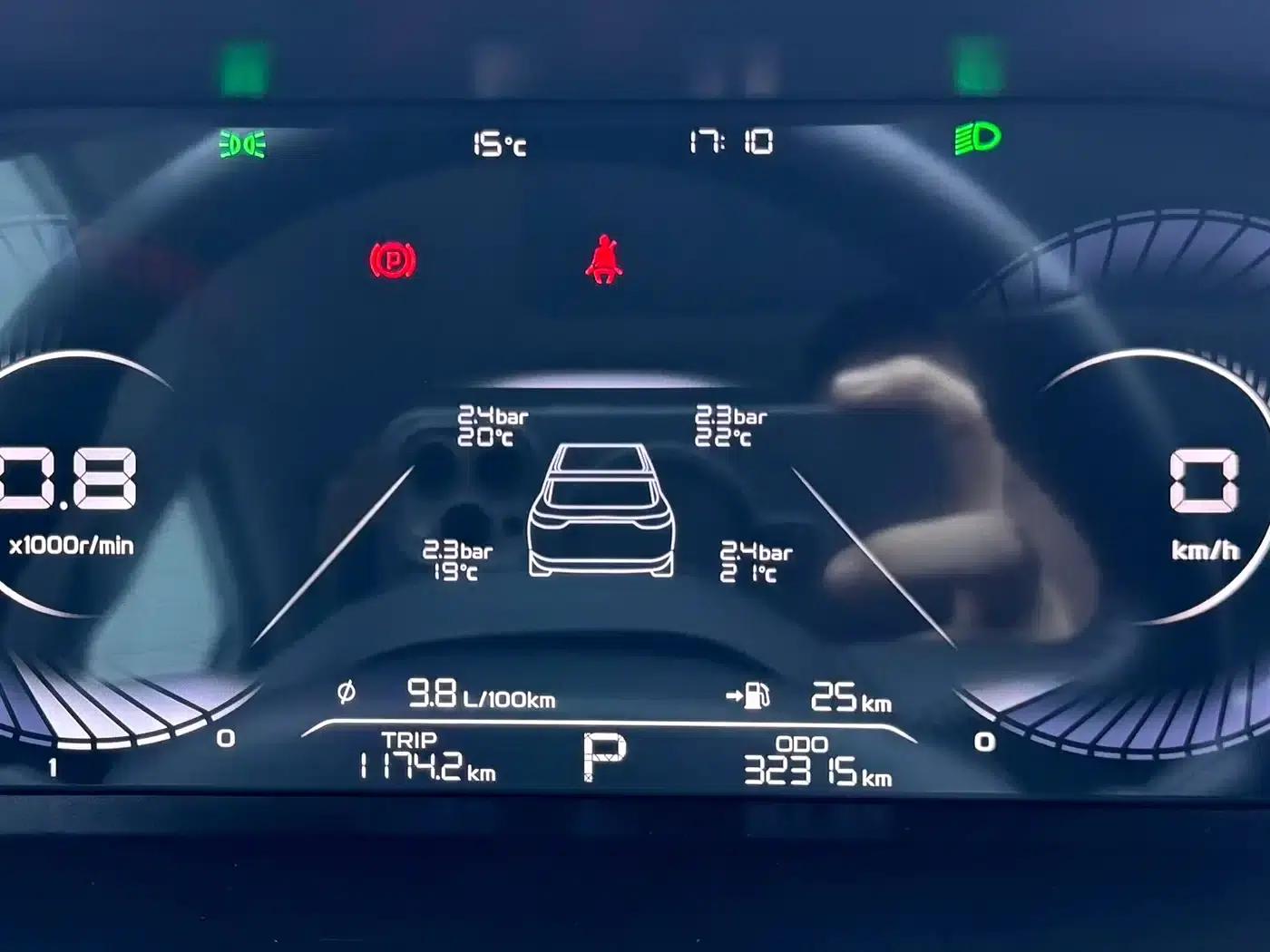 Geely Emgrand 2022 4th Generation 1.5L CVT Flagship Edition — миниатюра 17