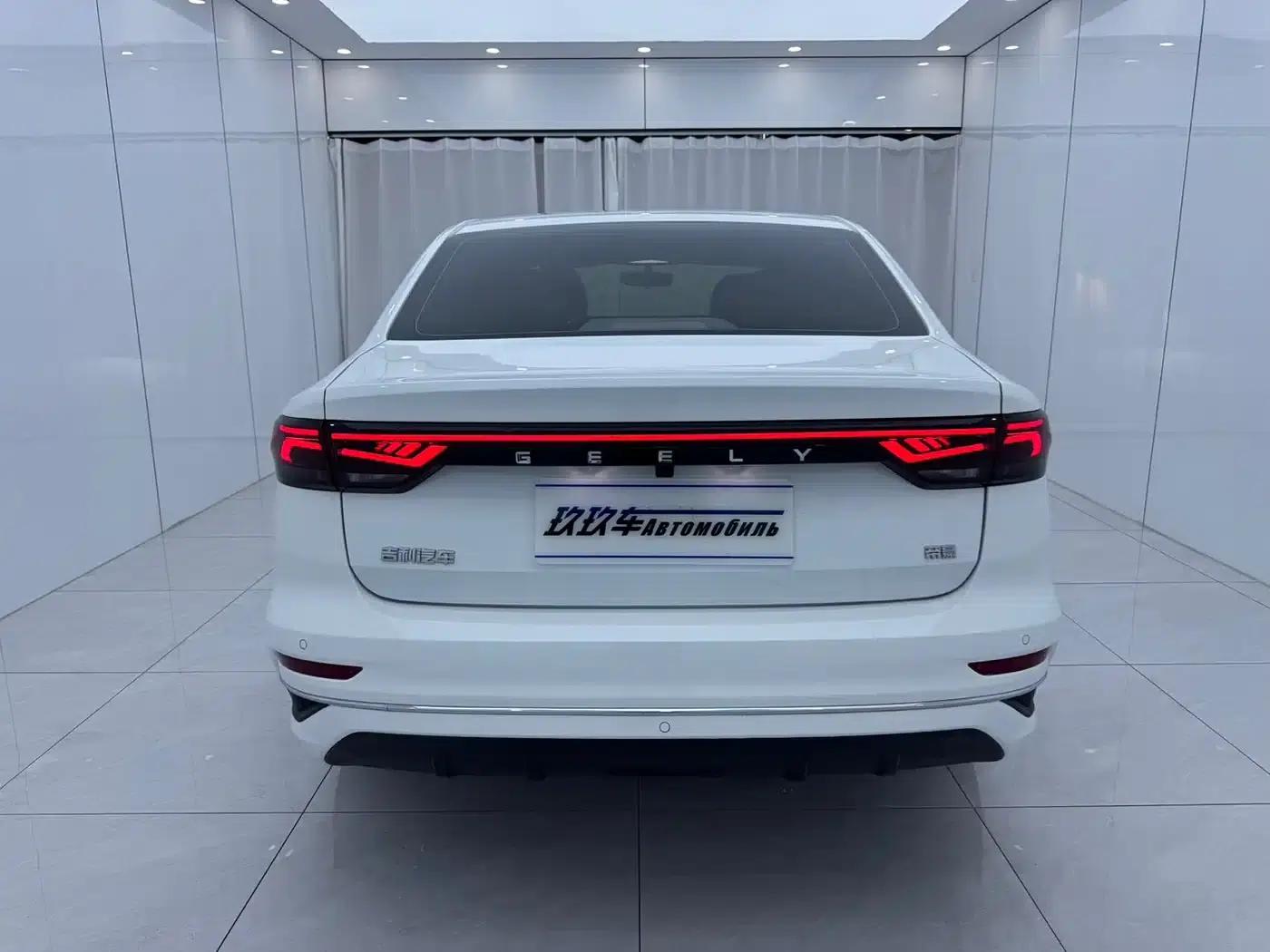 Geely Emgrand 2022 4th Generation 1.5L CVT Flagship Edition — миниатюра 4