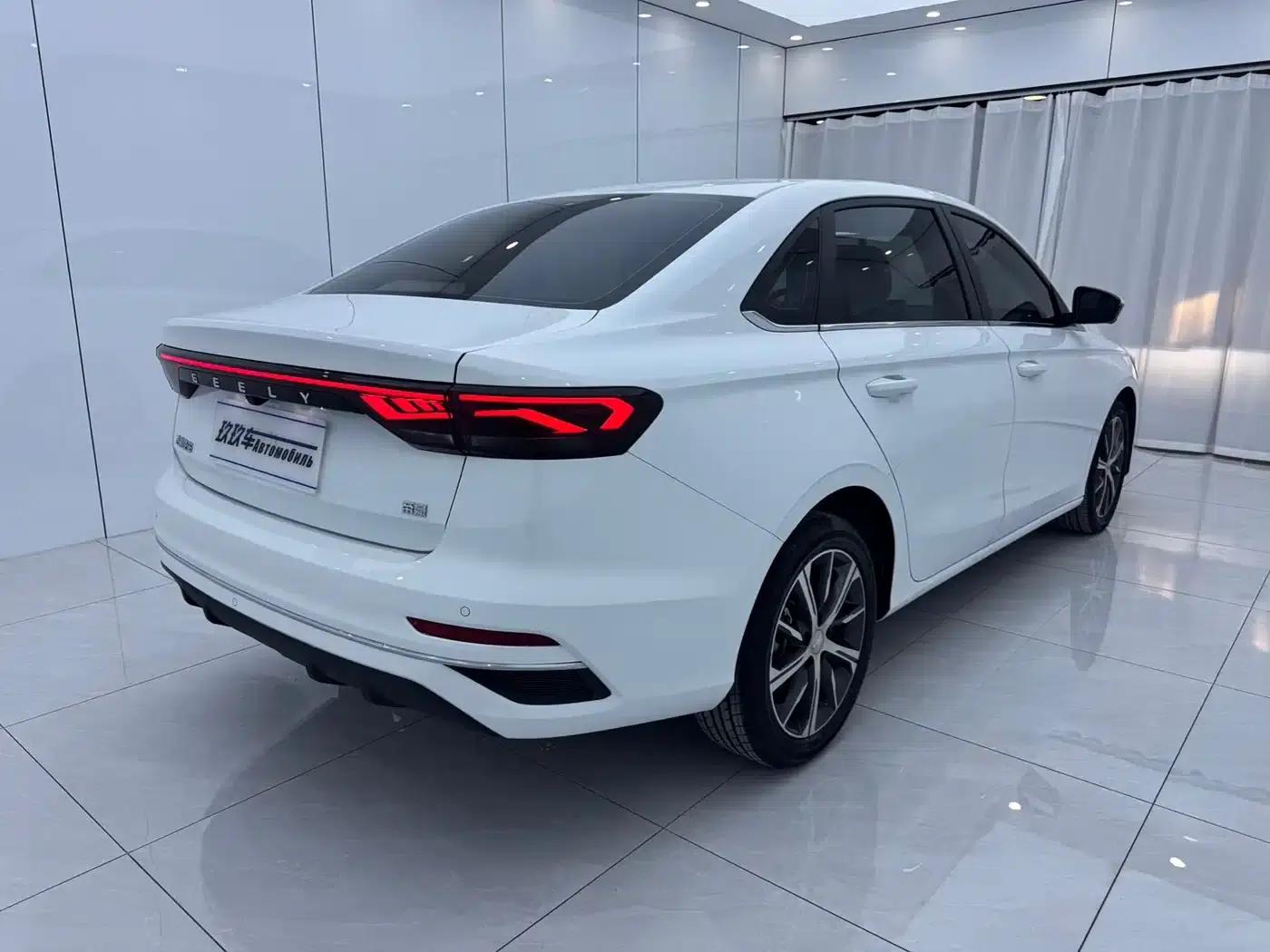 Geely Emgrand 2022 4th Generation 1.5L CVT Flagship Edition — миниатюра 5