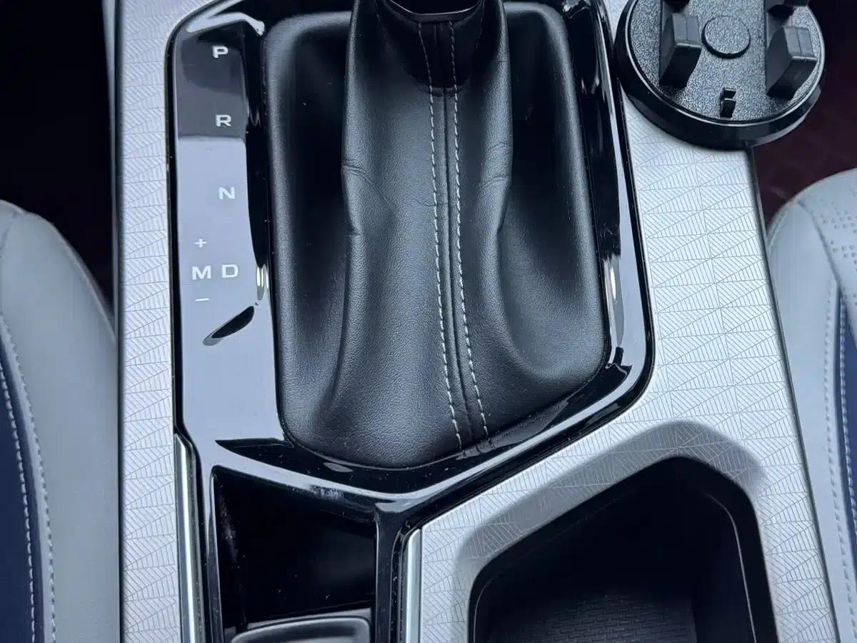 Geely Emgrand 2022 4th Generation 1.5L CVT Flagship Edition — миниатюра 9