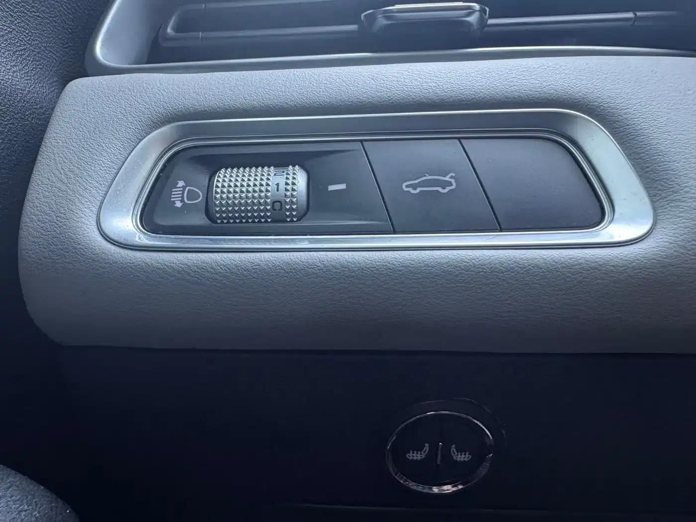 Geely Emgrand 2022 4th Generation 1.5L CVT Flagship Edition — миниатюра 10