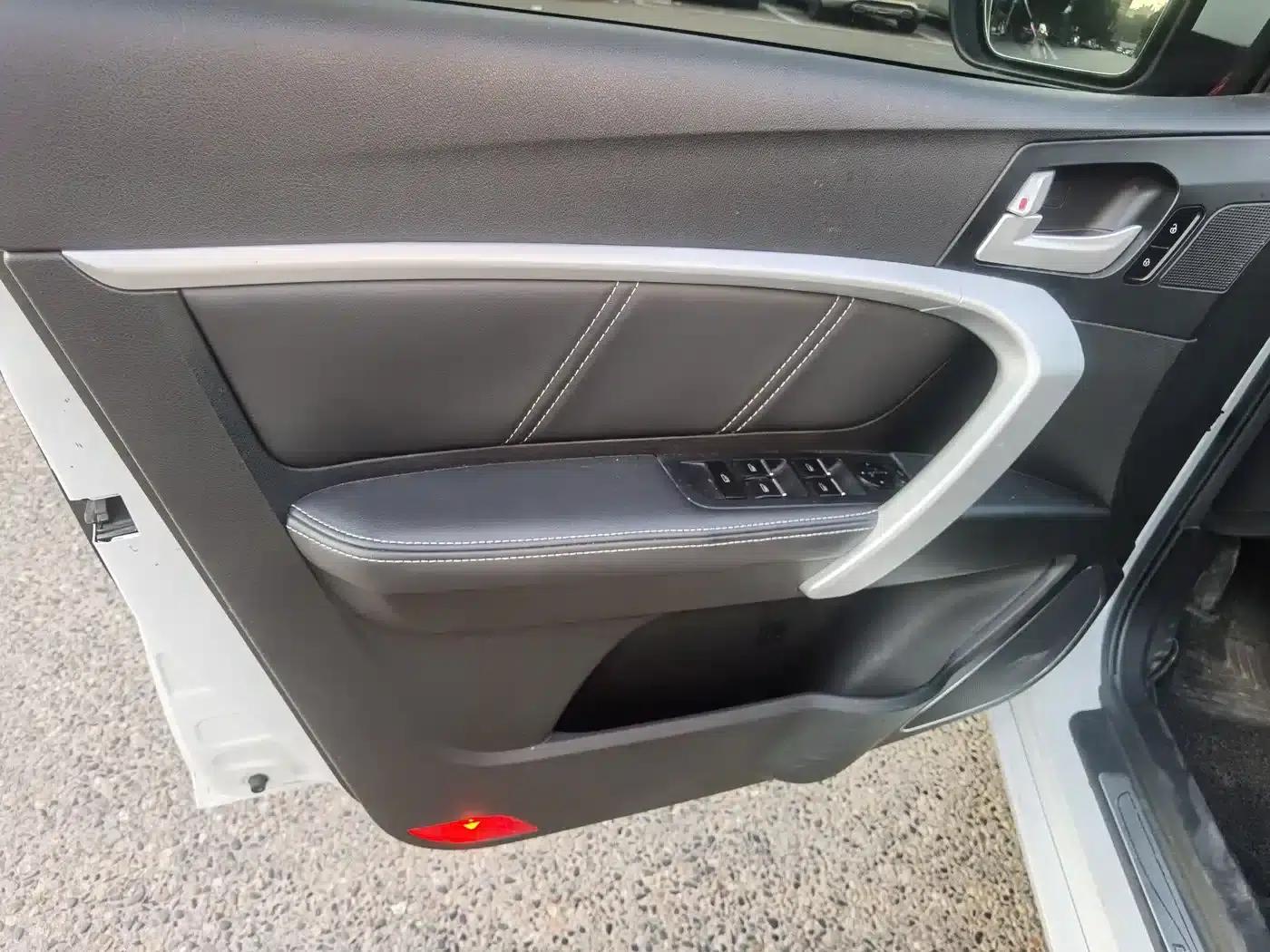 Geely Emgrand 2017 Sedan Million Edition 1.5L Manual Upgrade Version — миниатюра 12