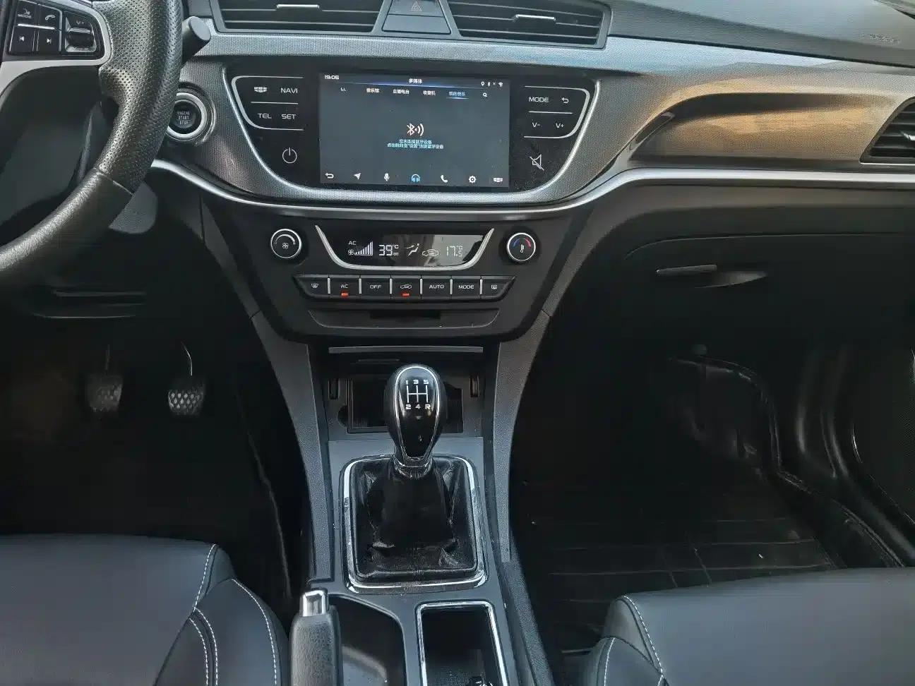Geely Emgrand 2017 Sedan Million Edition 1.5L Manual Upgrade Version — миниатюра 14