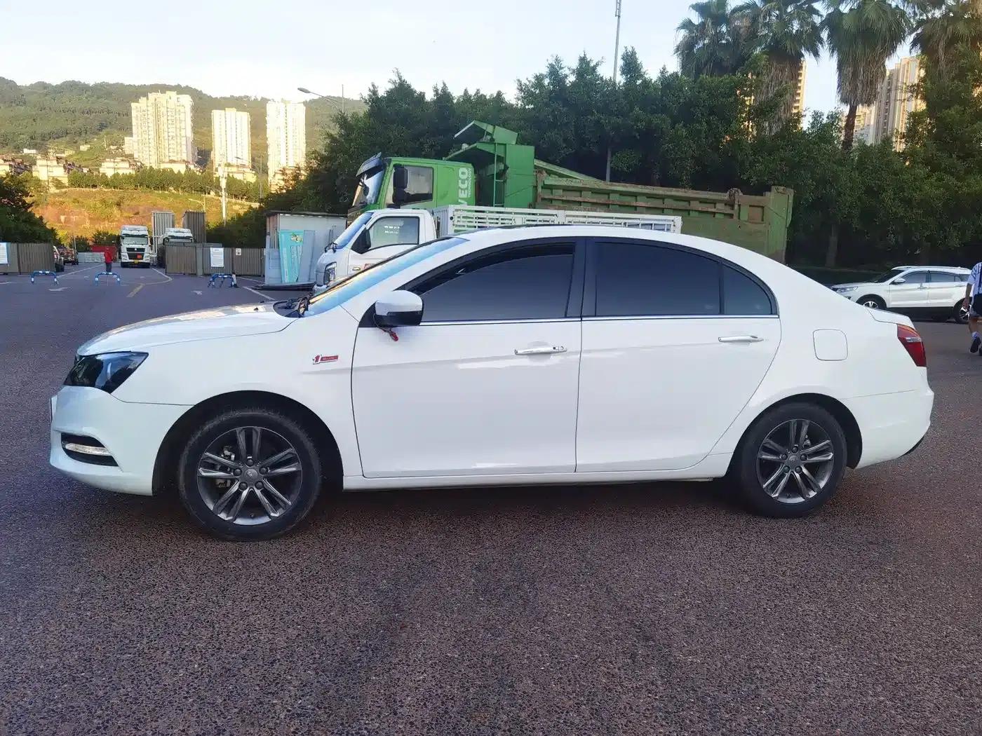 Geely Emgrand 2017 Sedan Million Edition 1.5L Manual Upgrade Version — миниатюра 3