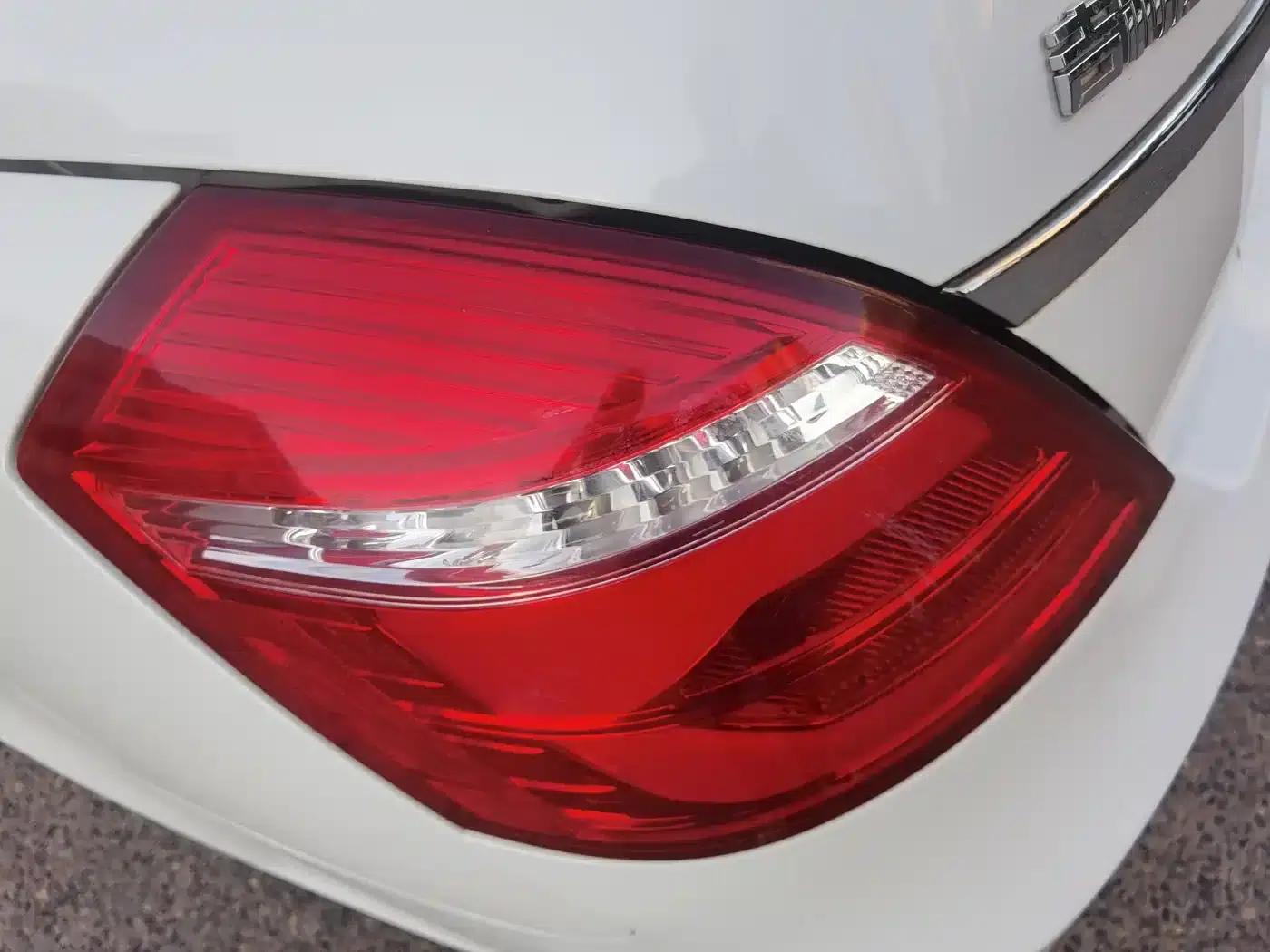 Geely Emgrand 2017 Sedan Million Edition 1.5L Manual Upgrade Version — миниатюра 8