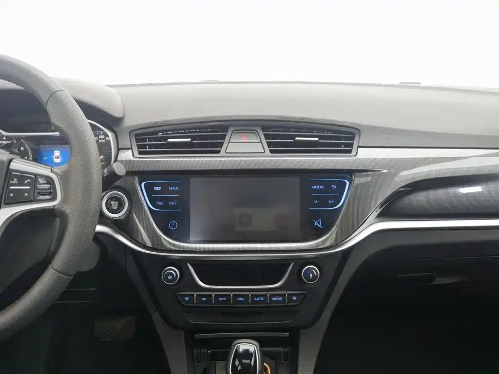 Geely Emgrand 2017 Sedan Million Edition 1.5L CVT Upward Version — миниатюра 12