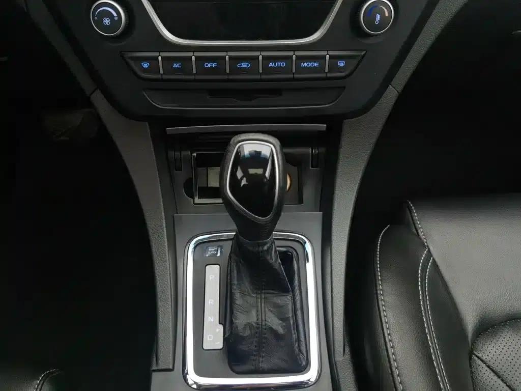 Geely Emgrand 2017 Sedan Million Edition 1.5L CVT Upward Version — миниатюра 13