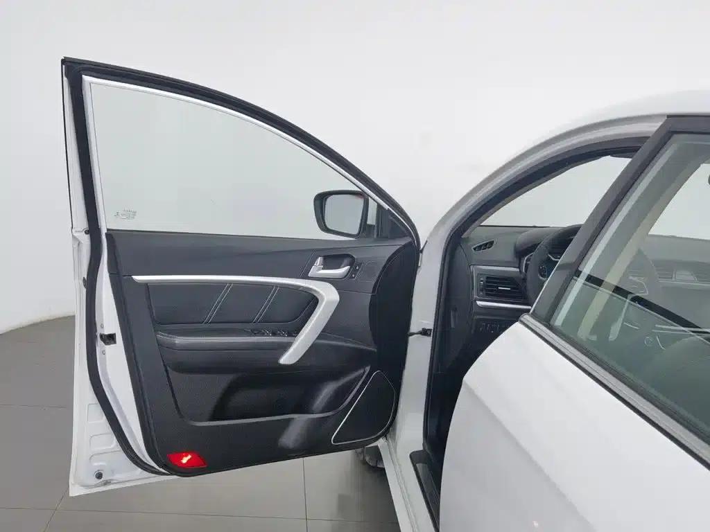 Geely Emgrand 2017 Sedan Million Edition 1.5L CVT Upward Version — миниатюра 8