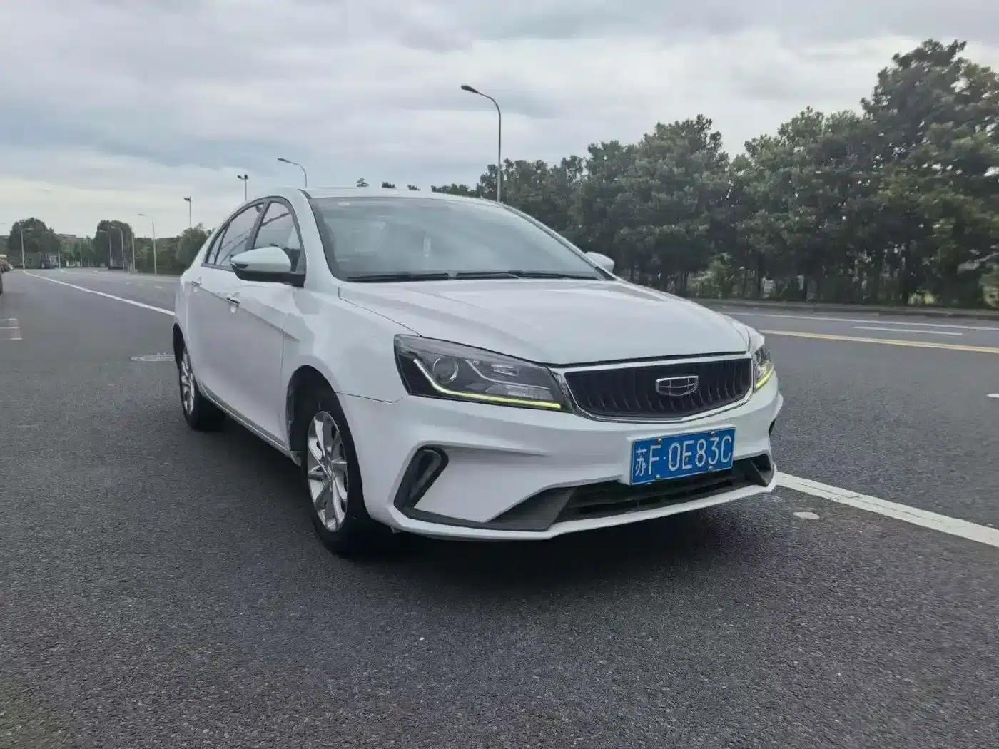 Geely Emgrand 2021 UP 1.5L CVT Luxury Edition — миниатюра 3