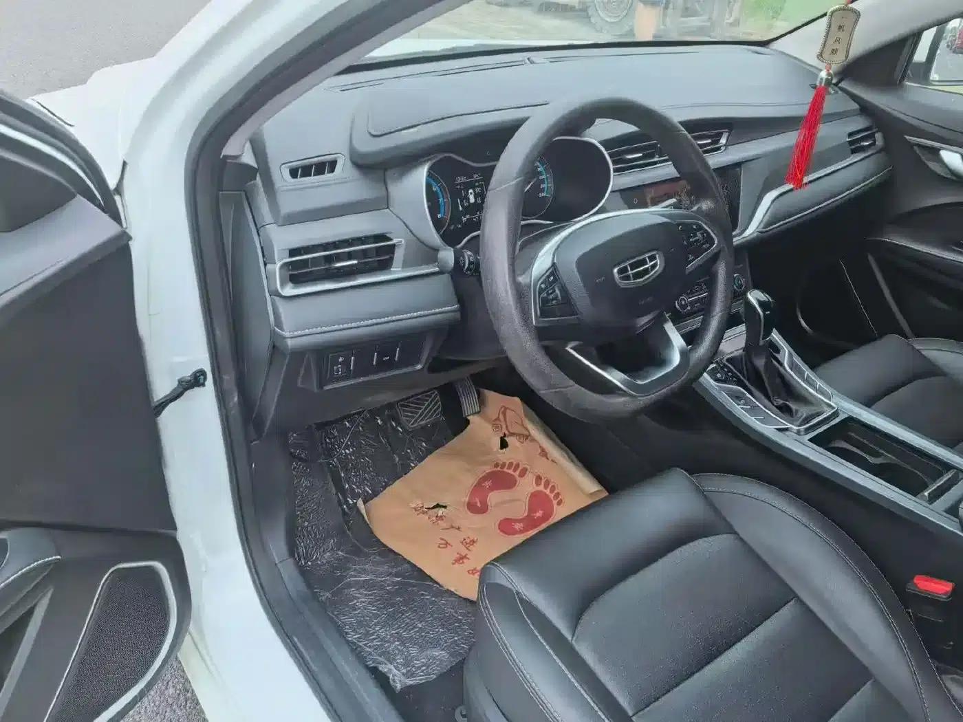 Geely Emgrand 2021 UP 1.5L CVT Luxury Edition — миниатюра 4