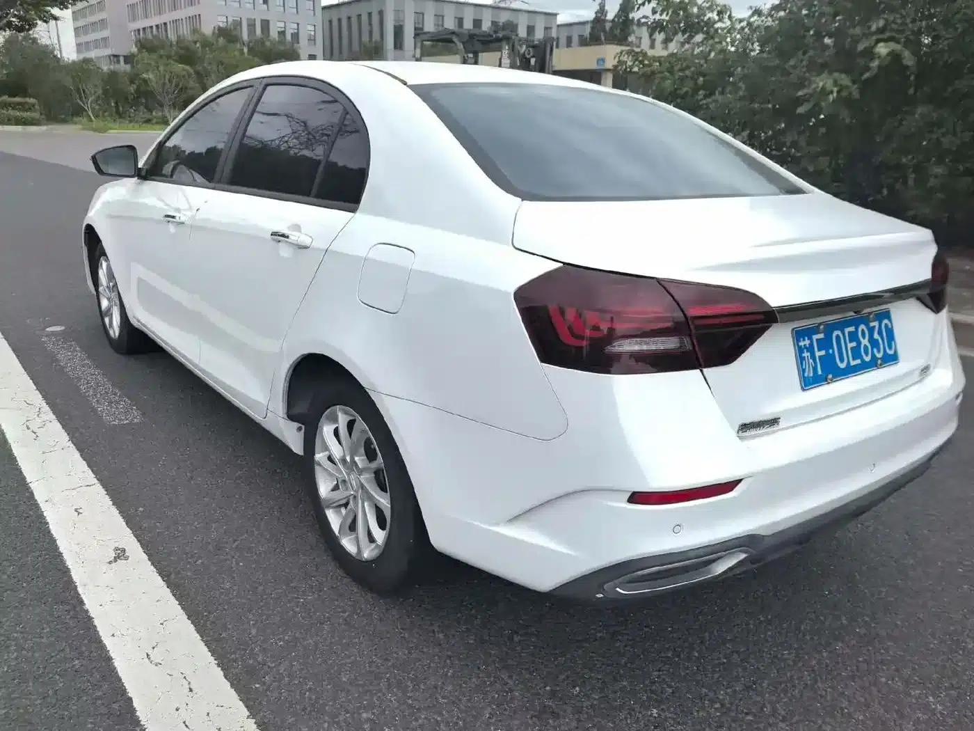 Geely Emgrand 2021 UP 1.5L CVT Luxury Edition — миниатюра 7