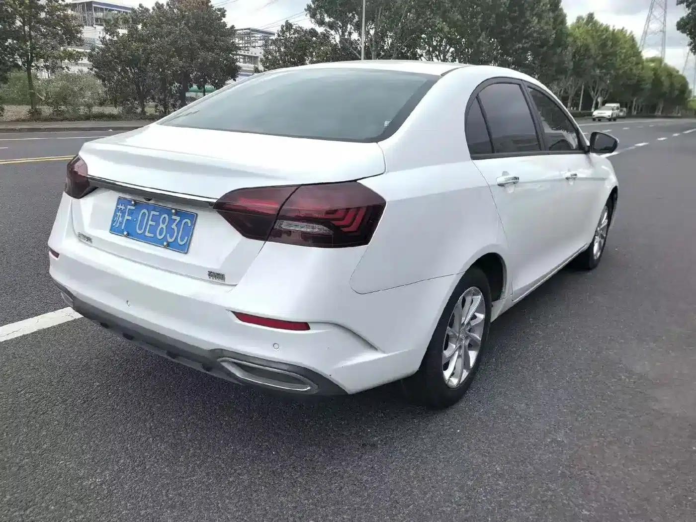 Geely Emgrand 2021 UP 1.5L CVT Luxury Edition — миниатюра 9
