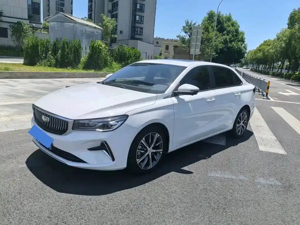Geely Emgrand 2023 4th Generation Champion Edition 1.5L CVT Luxury — миниатюра 1