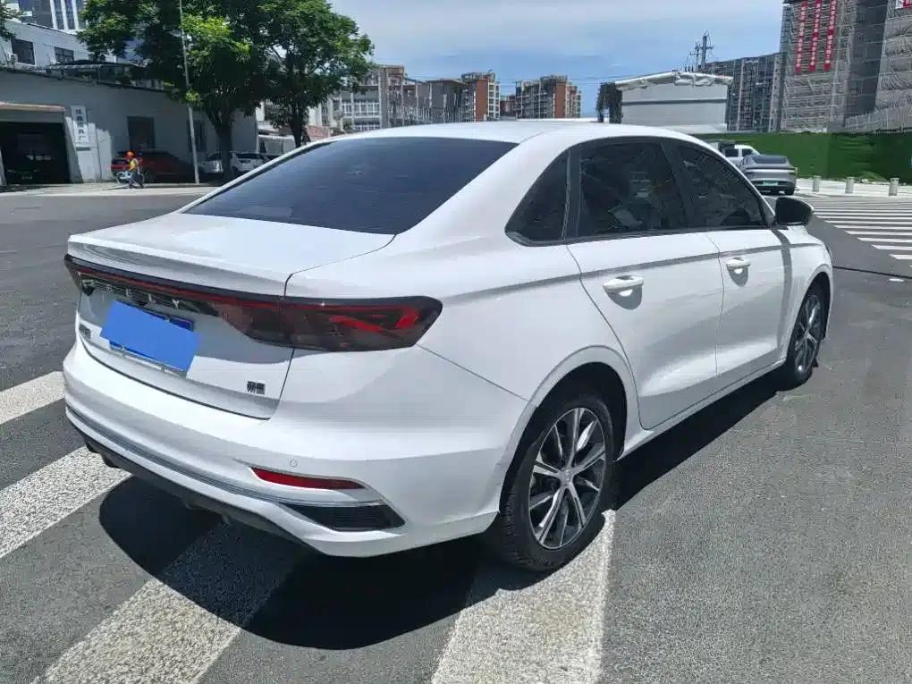 Geely Emgrand 2023 4th Generation Champion Edition 1.5L CVT Luxury — миниатюра 13