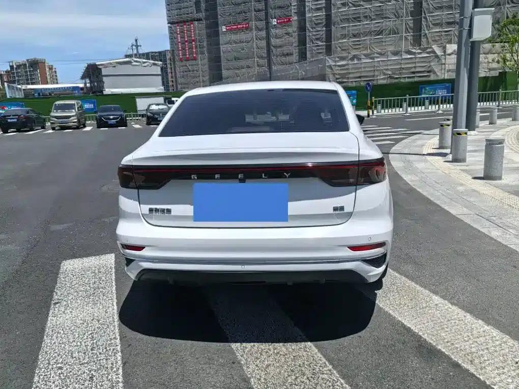 Geely Emgrand 2023 4th Generation Champion Edition 1.5L CVT Luxury — миниатюра 14