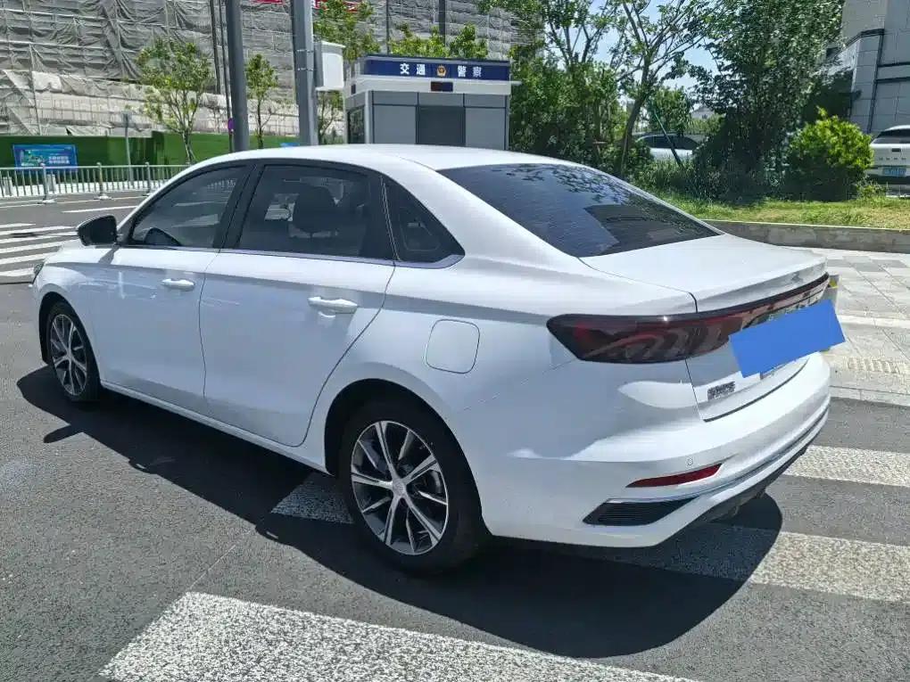 Geely Emgrand 2023 4th Generation Champion Edition 1.5L CVT Luxury — миниатюра 15