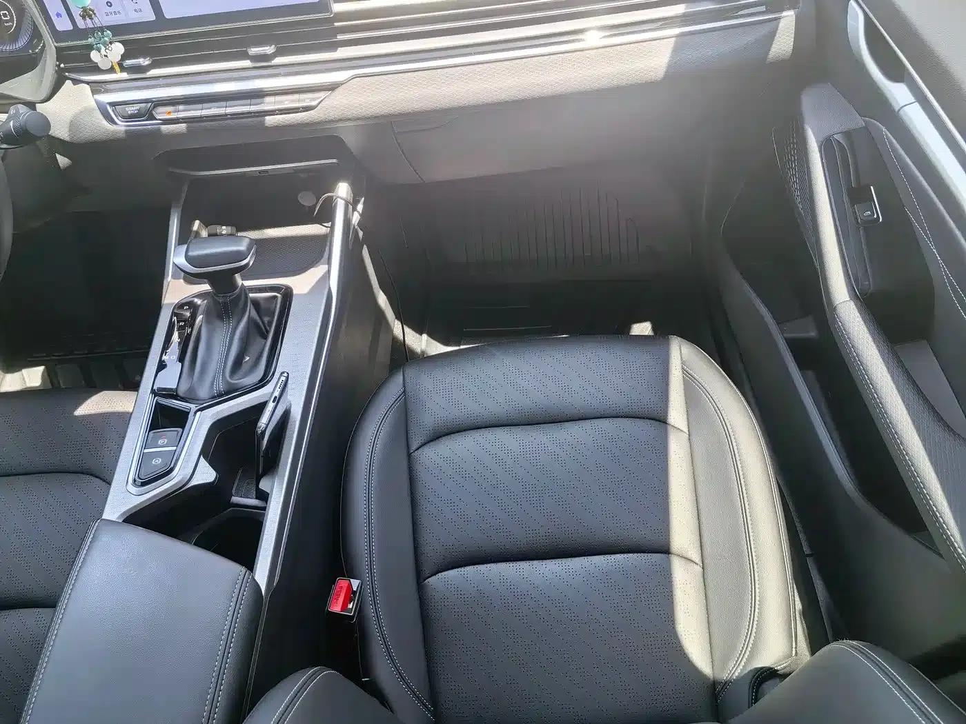Geely Emgrand 2023 4th Generation Champion Edition 1.5L CVT Luxury — миниатюра 7