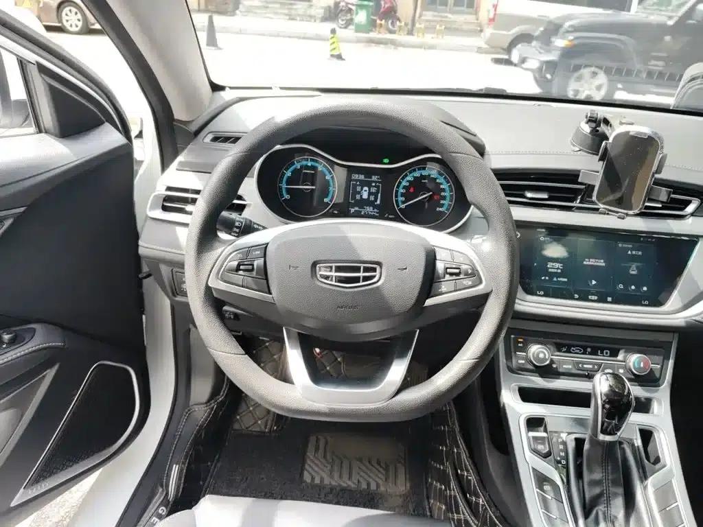 Geely Emgrand 2021 UP 1.5L CVT Luxury Edition — миниатюра 6
