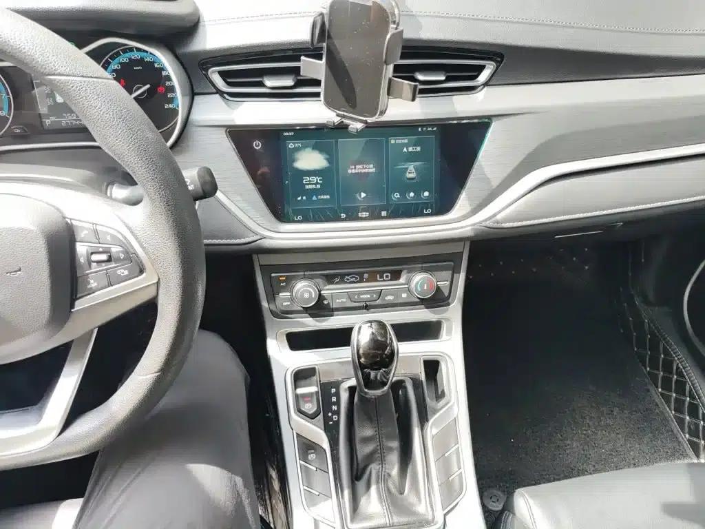 Geely Emgrand 2021 UP 1.5L CVT Luxury Edition — миниатюра 9