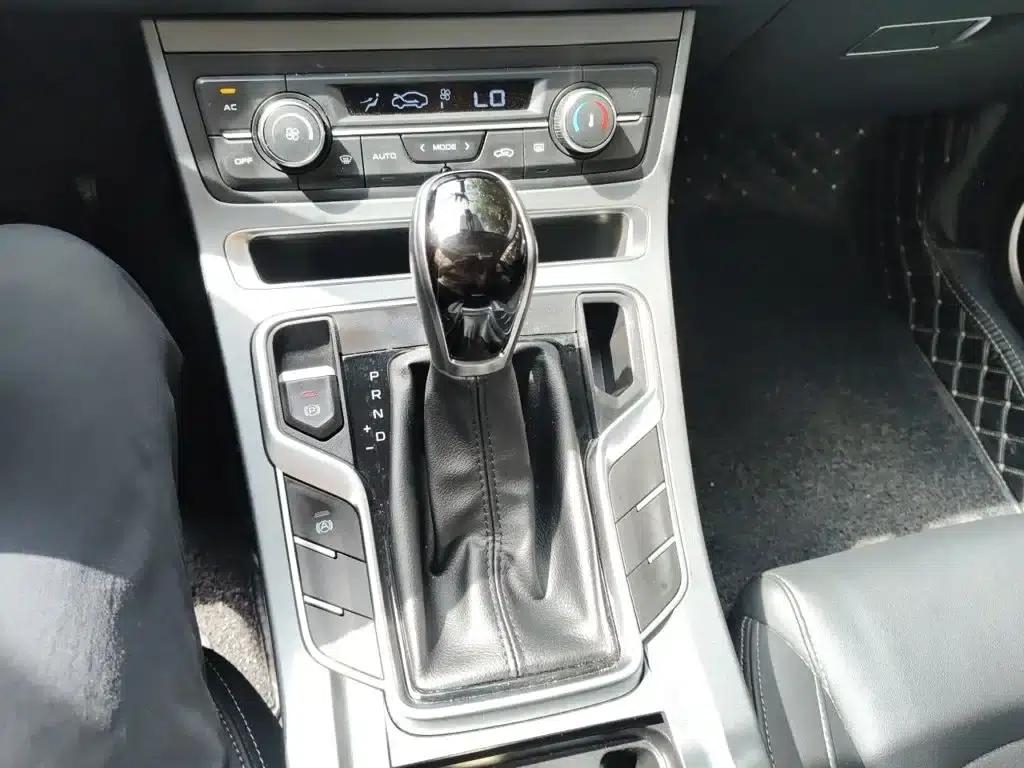 Geely Emgrand 2021 UP 1.5L CVT Luxury Edition — миниатюра 10