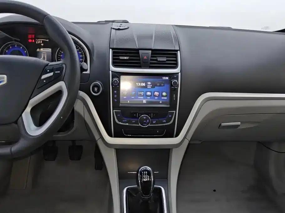 Geely Emgrand 2014 Sedan 1.3T Manual Elite — миниатюра 13