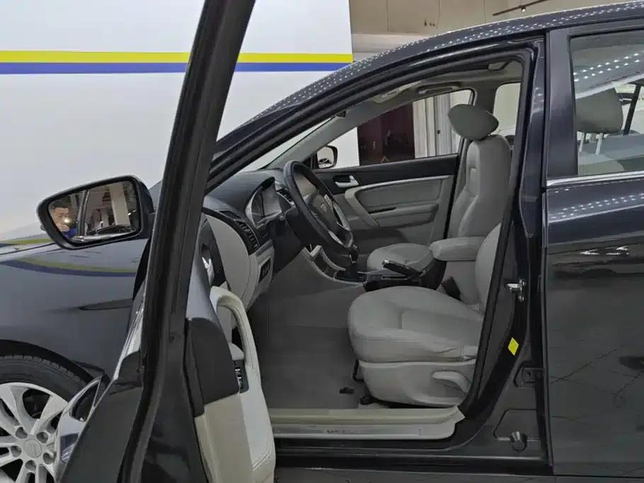 Geely Emgrand 2014 Sedan 1.3T Manual Elite — миниатюра 9