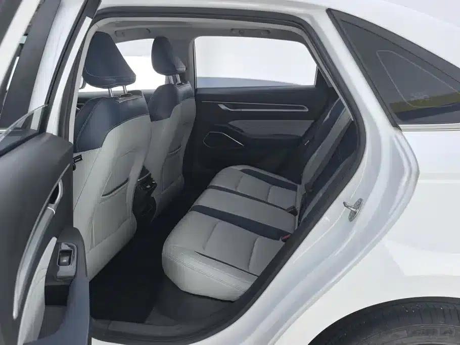 Geely Emgrand 2022 4th Generation 1.5L CVT Flagship Edition — миниатюра 11