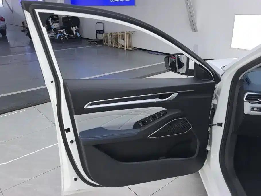 Geely Emgrand 2022 4th Generation 1.5L CVT Flagship Edition — миниатюра 7