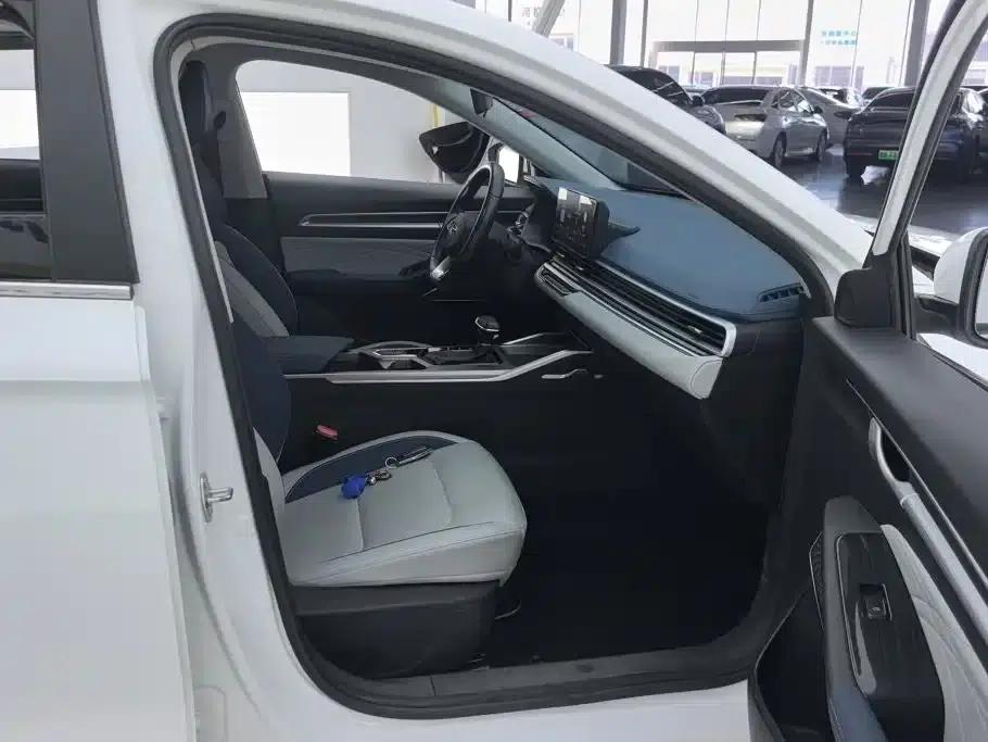 Geely Emgrand 2022 4th Generation 1.5L CVT Flagship Edition — миниатюра 8