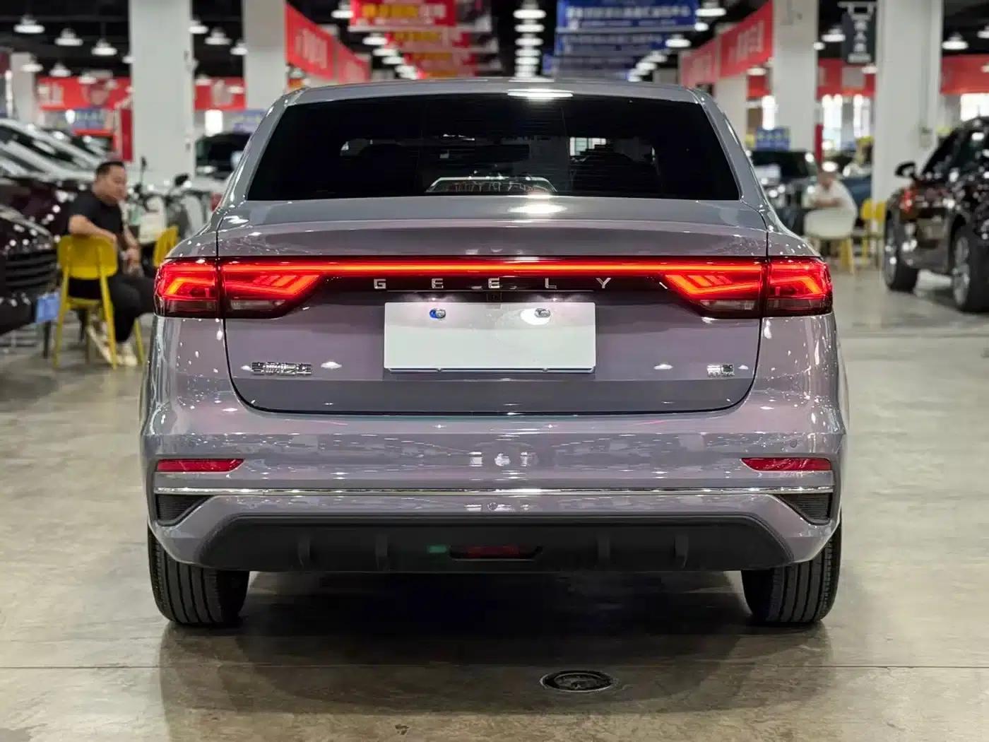 Geely Emgrand 2026 4 Millionth Anniversary Edition 1.5L CVT Superior Model — миниатюра 4