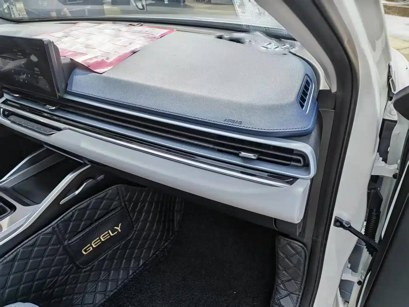 Geely Emgrand 2022 4th Generation 1.5L CVT Flagship Edition — миниатюра 11