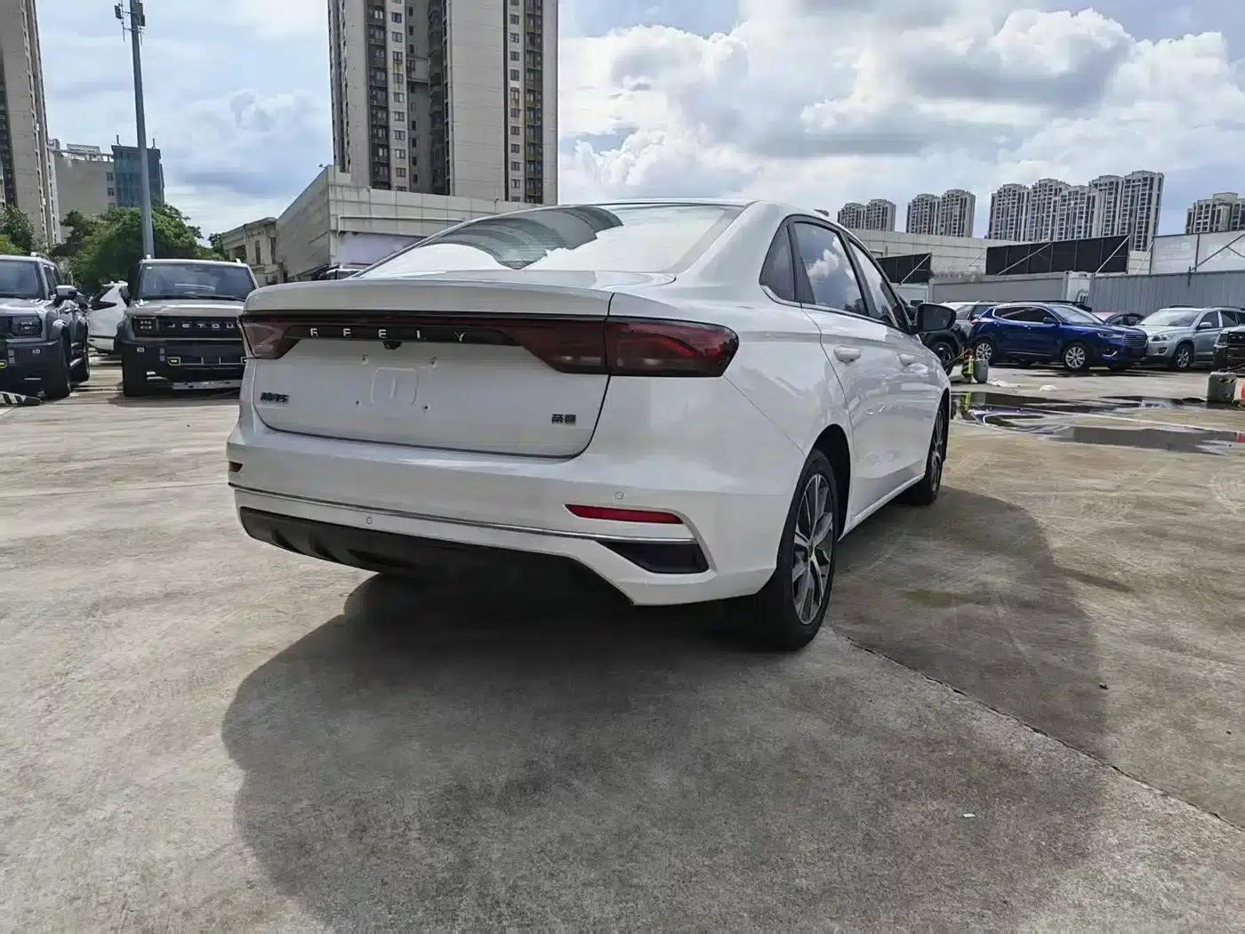 Geely Emgrand 2022 4th Generation 1.5L CVT Flagship Edition — миниатюра 13