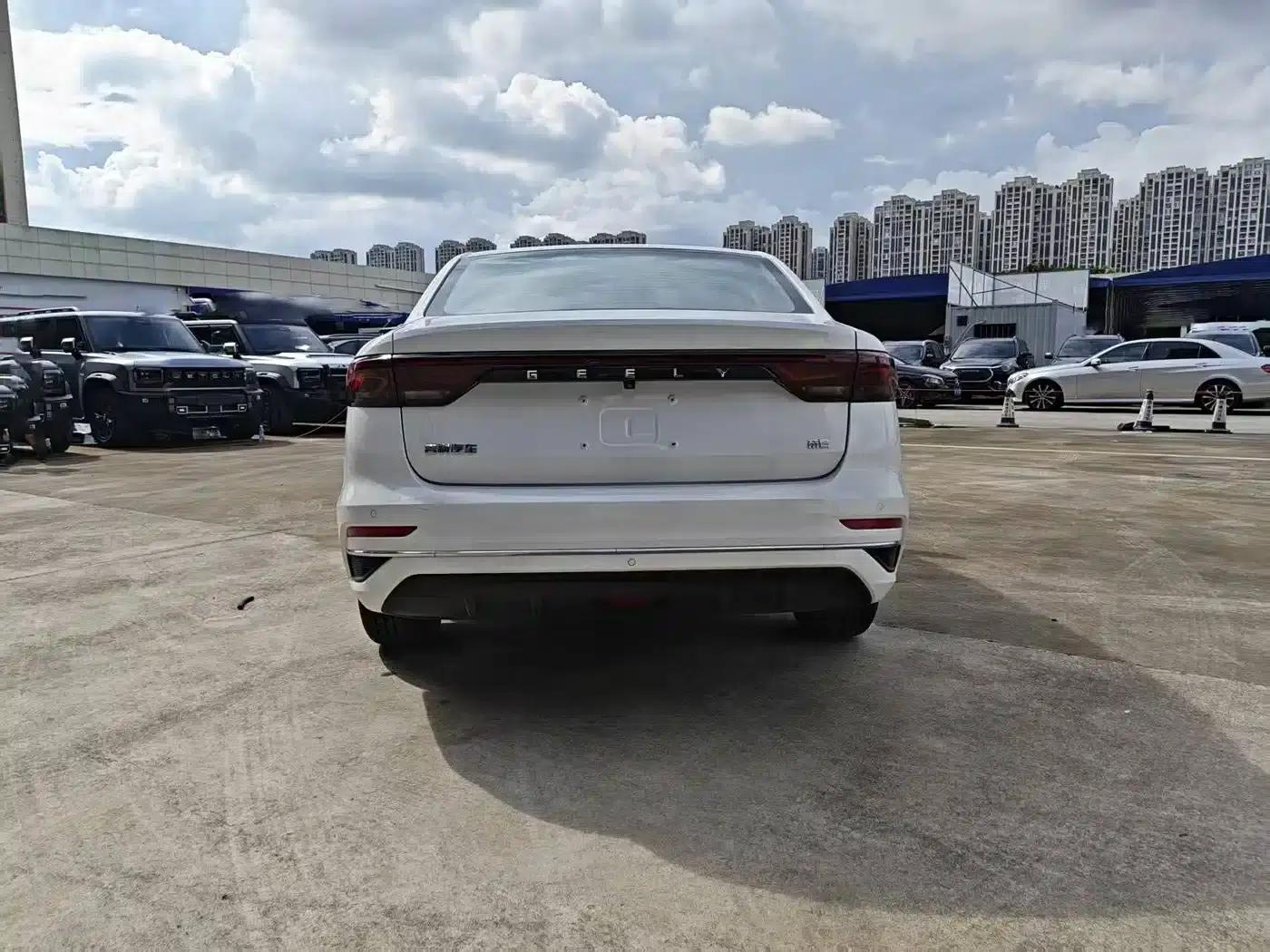 Geely Emgrand 2022 4th Generation 1.5L CVT Flagship Edition — миниатюра 14