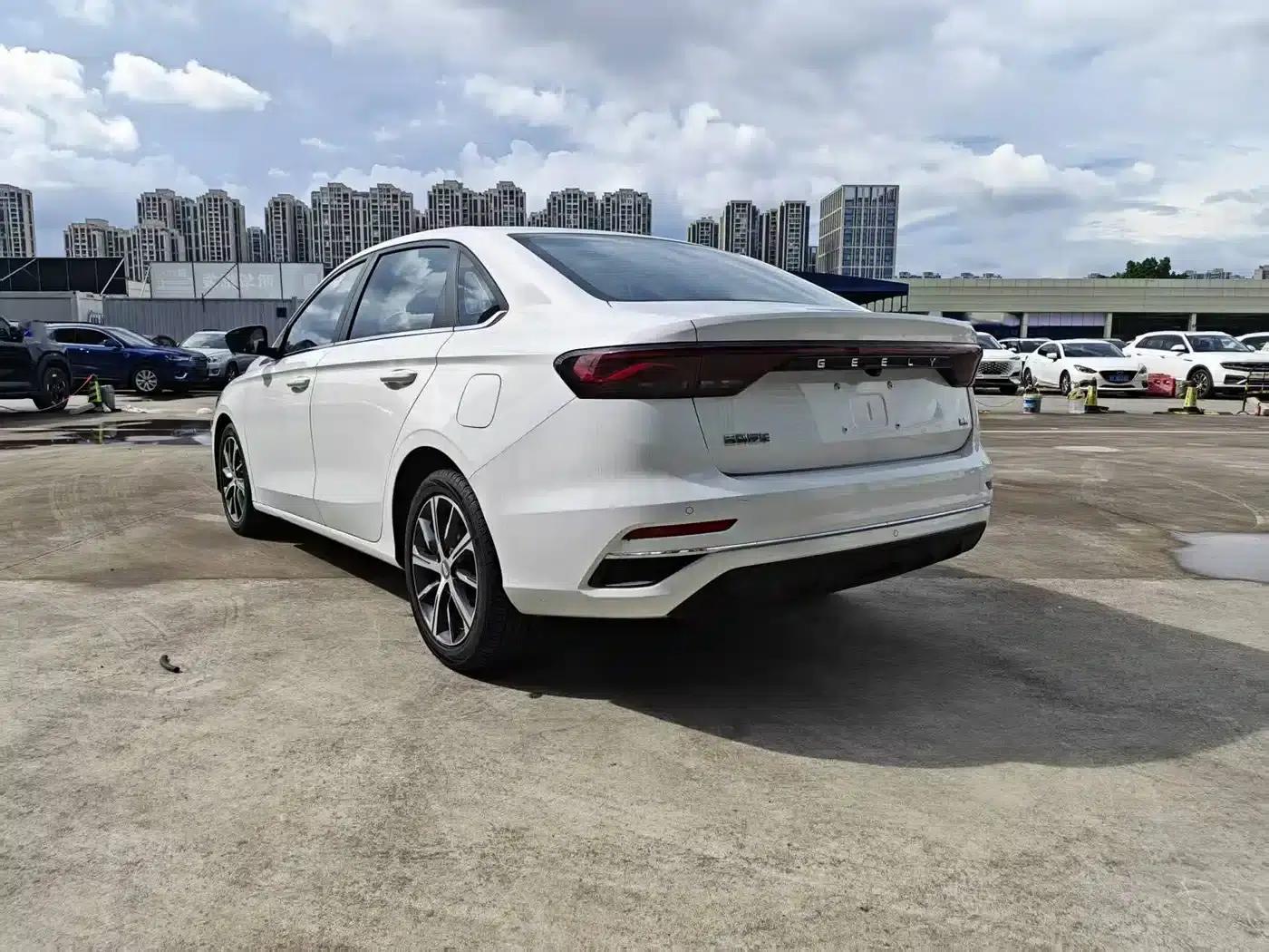 Geely Emgrand 2022 4th Generation 1.5L CVT Flagship Edition — миниатюра 15