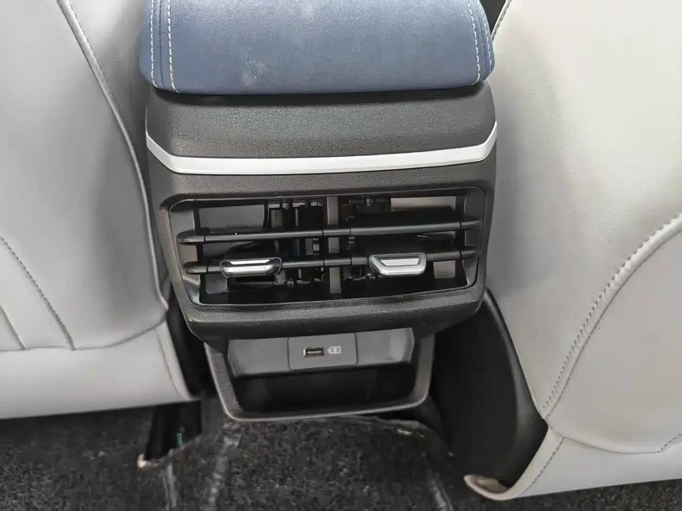 Geely Emgrand 2022 4th Generation 1.5L CVT Flagship Edition — миниатюра 8