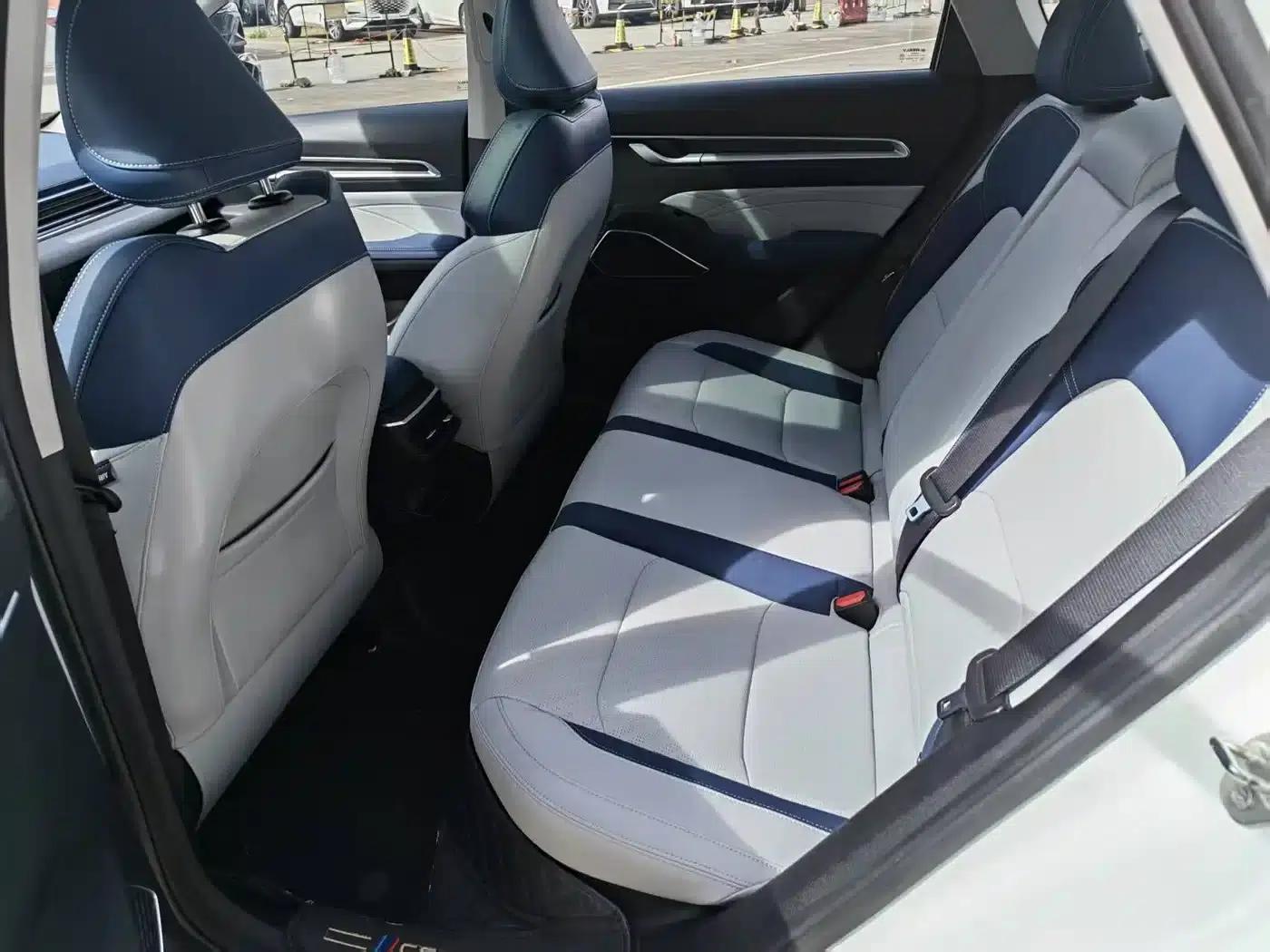 Geely Emgrand 2022 4th Generation 1.5L CVT Flagship Edition — миниатюра 9