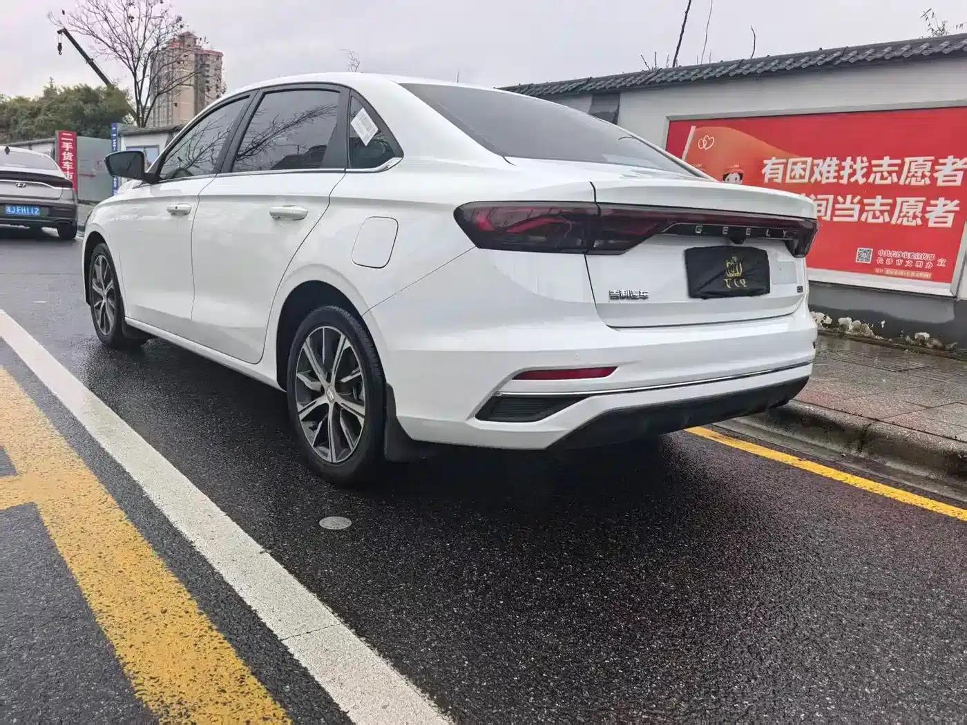 Geely Emgrand 2022 4th Generation 1.5L CVT Premium — миниатюра 7