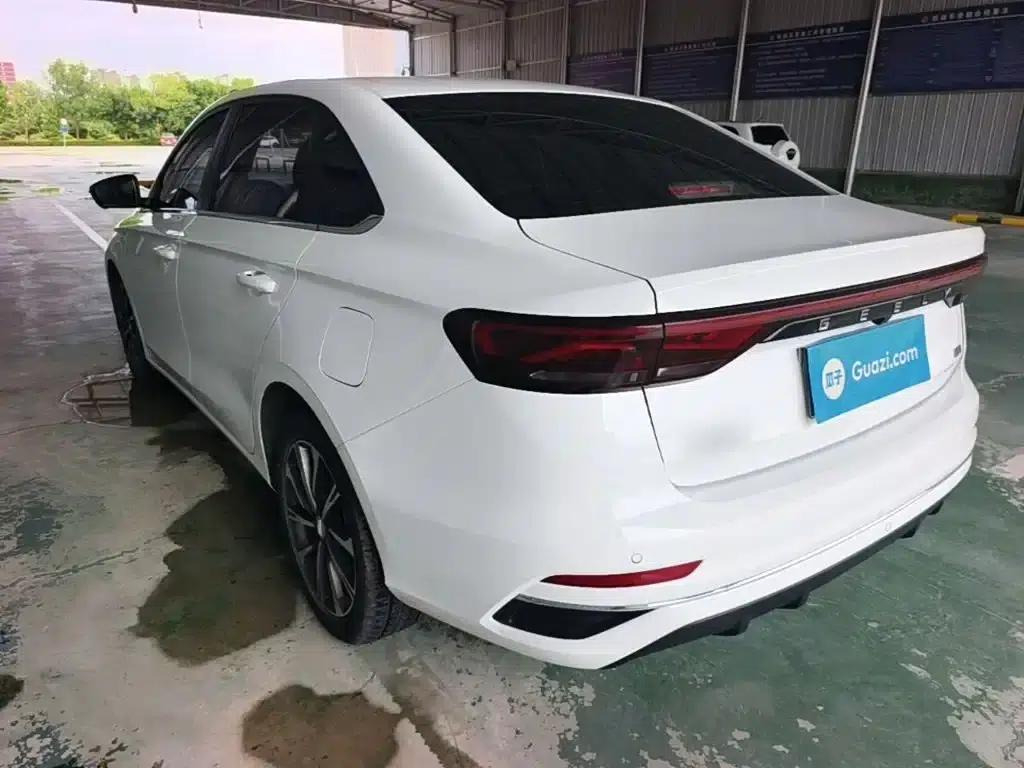 Geely Emgrand 2025 4th Generation 1.5L CVT Premium — миниатюра 5