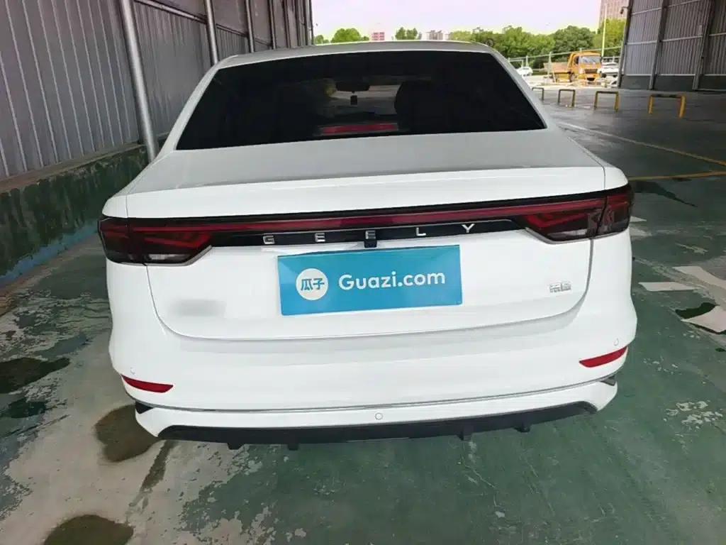 Geely Emgrand 2025 4th Generation 1.5L CVT Premium — миниатюра 6
