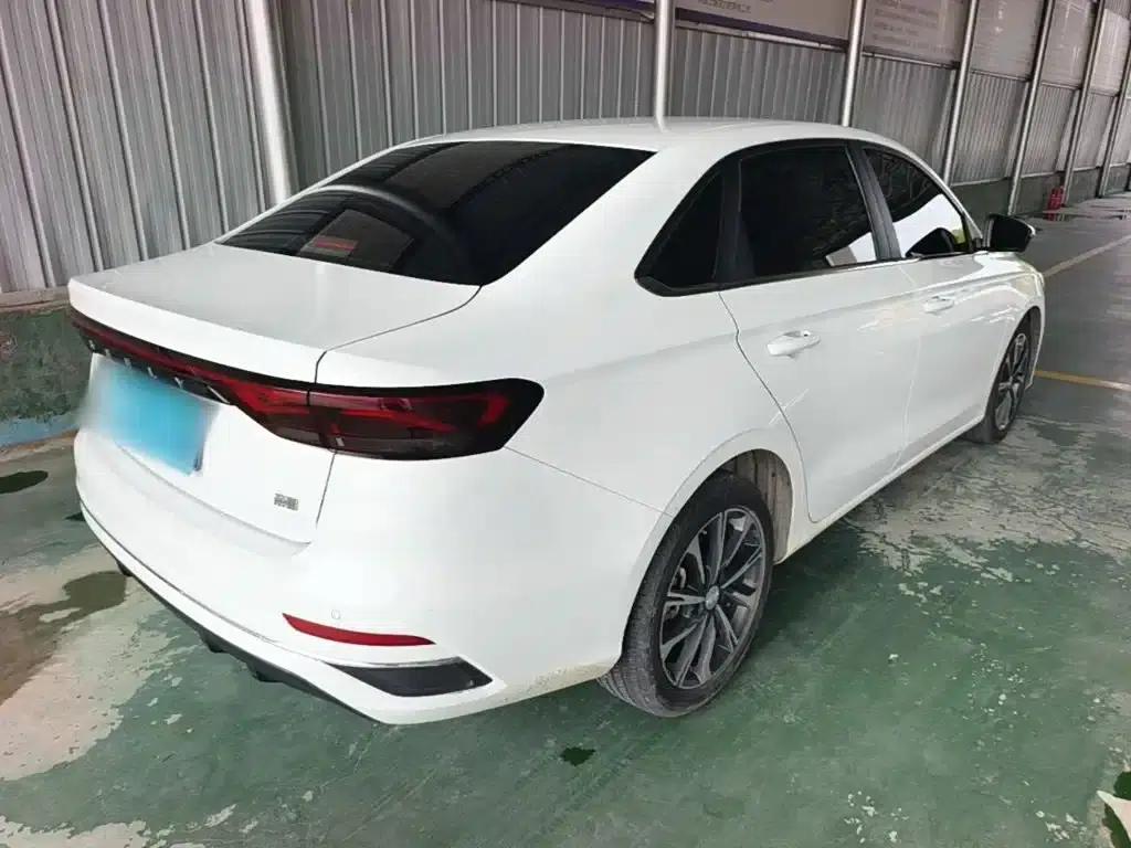 Geely Emgrand 2025 4th Generation 1.5L CVT Premium — миниатюра 7