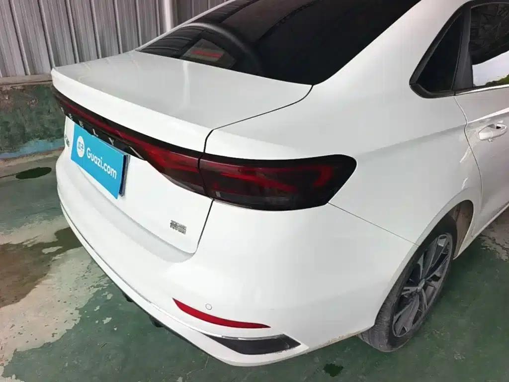Geely Emgrand 2025 4th Generation 1.5L CVT Premium — миниатюра 8