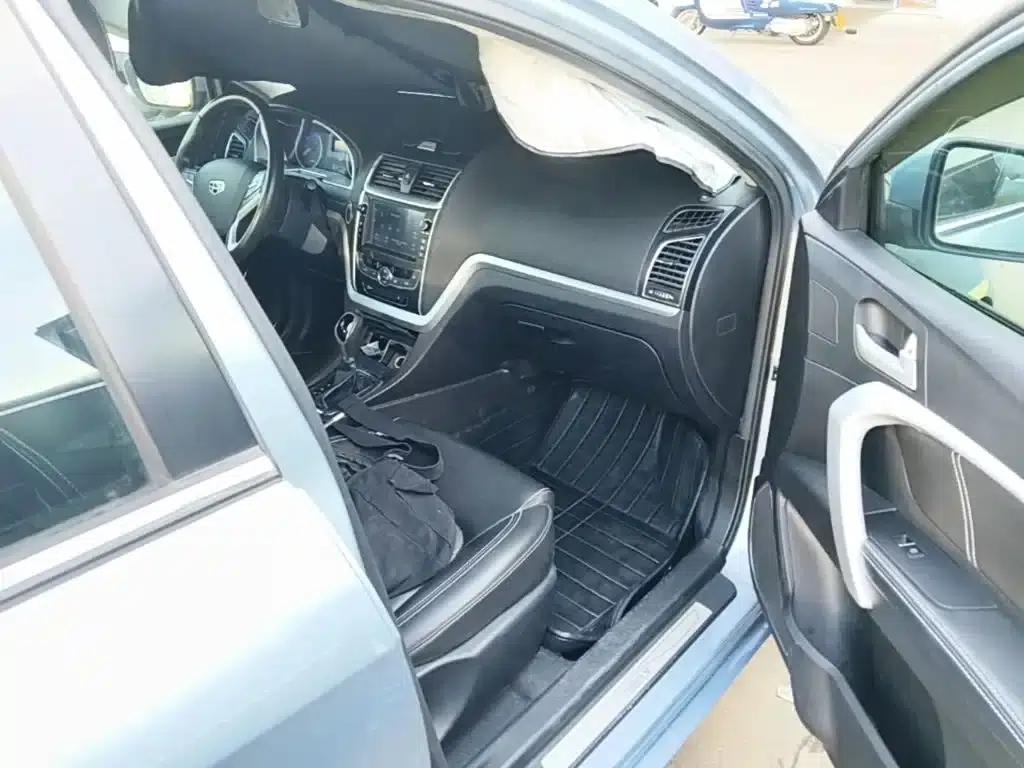 Geely Emgrand 2016 Sedan 1.5L CVT Upward Edition — миниатюра 11