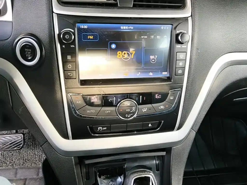 Geely Emgrand 2016 Sedan 1.5L CVT Upward Edition — миниатюра 20