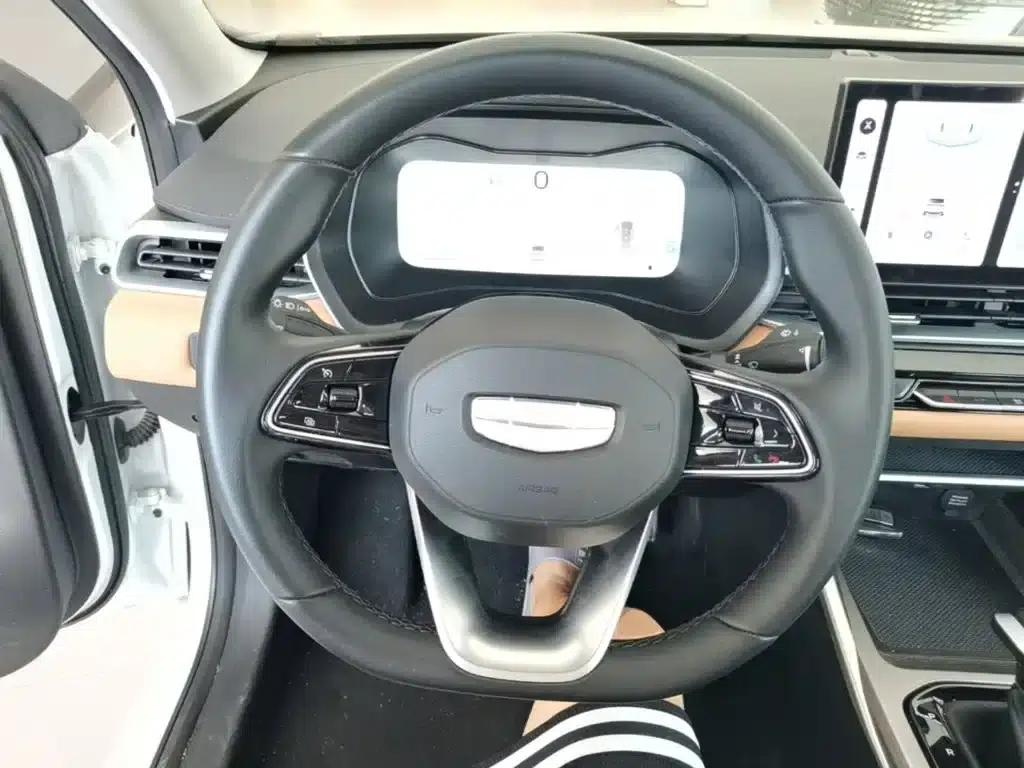 Geely Emgrand 2025 4th Generation 1.5L CVT Flagship Edition — миниатюра 11